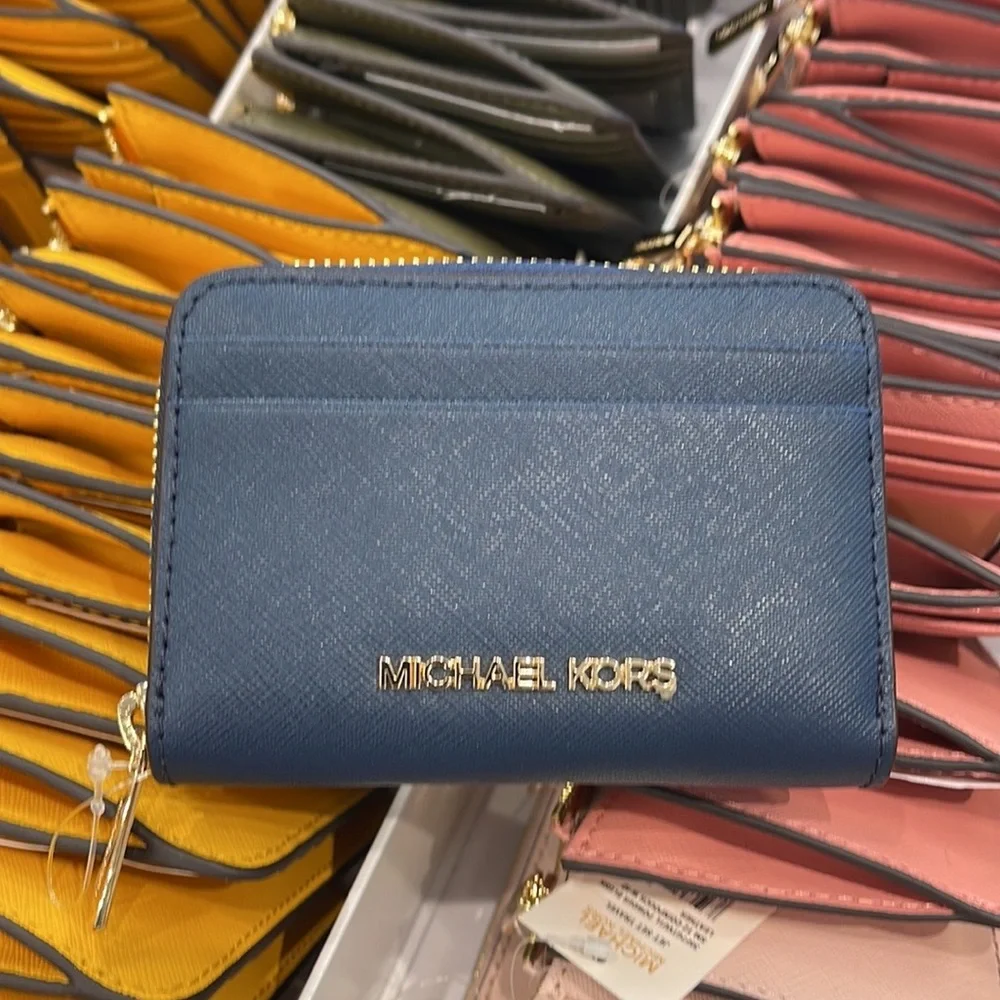 Michael Kors Jet Set Travel Medium Zip Around Card Case  Color: Navy  NWT